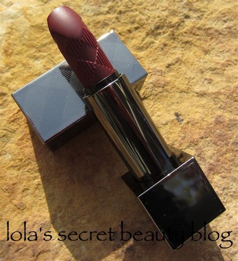 Burberry Lip Mist in Blueberry Review & Swatches